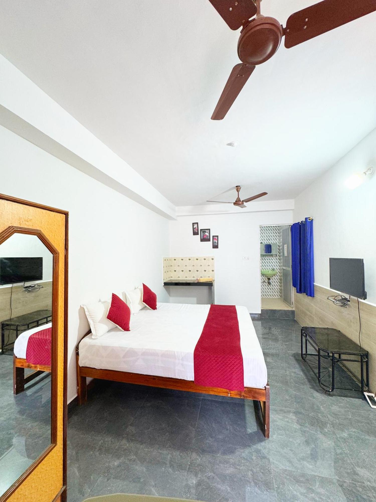 Deepti Guest House Кандолим Экстерьер фото