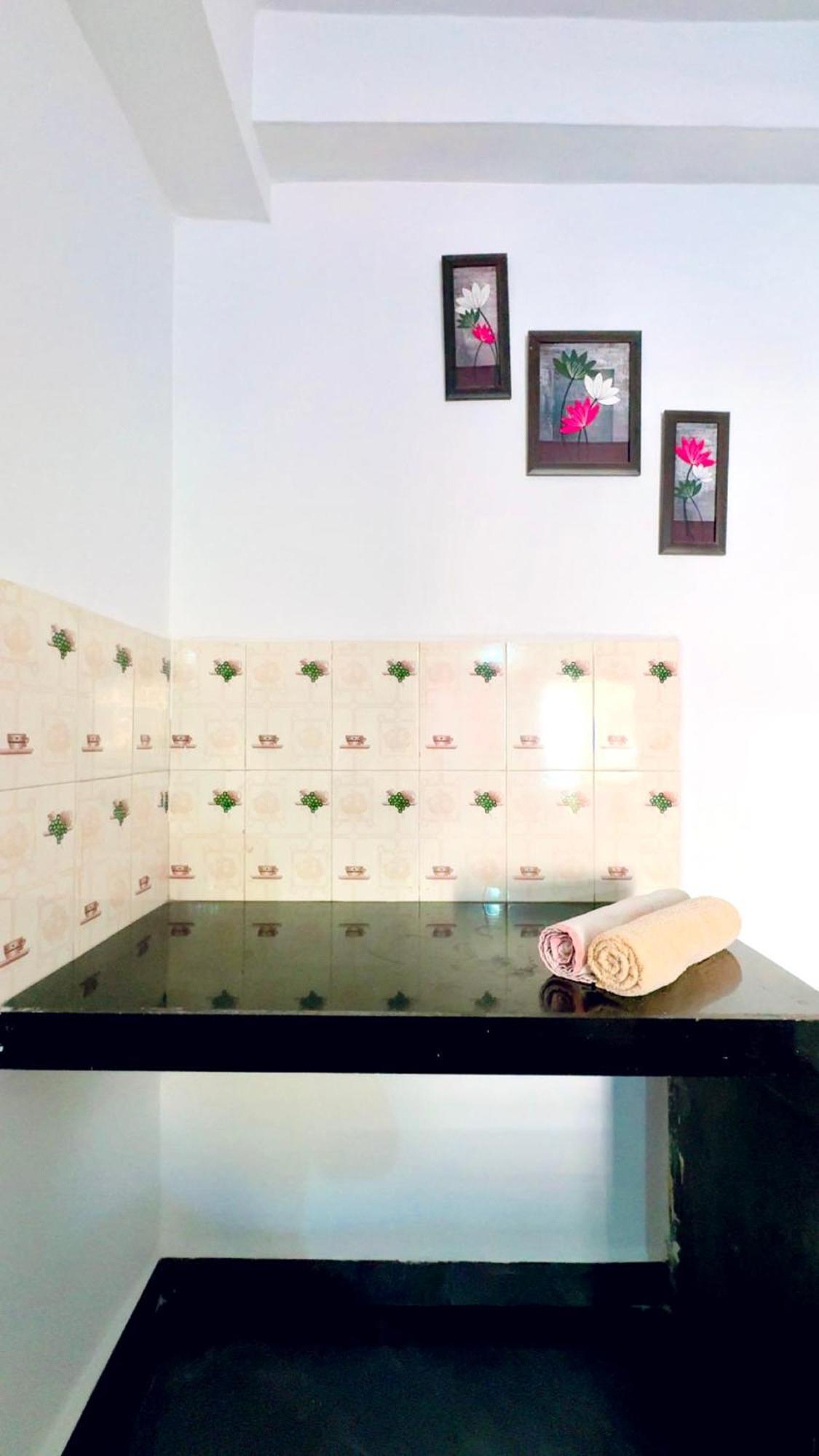 Deepti Guest House Кандолим Экстерьер фото